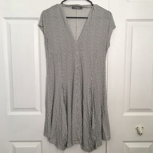 Alembika Black & White V-neck Dress 2